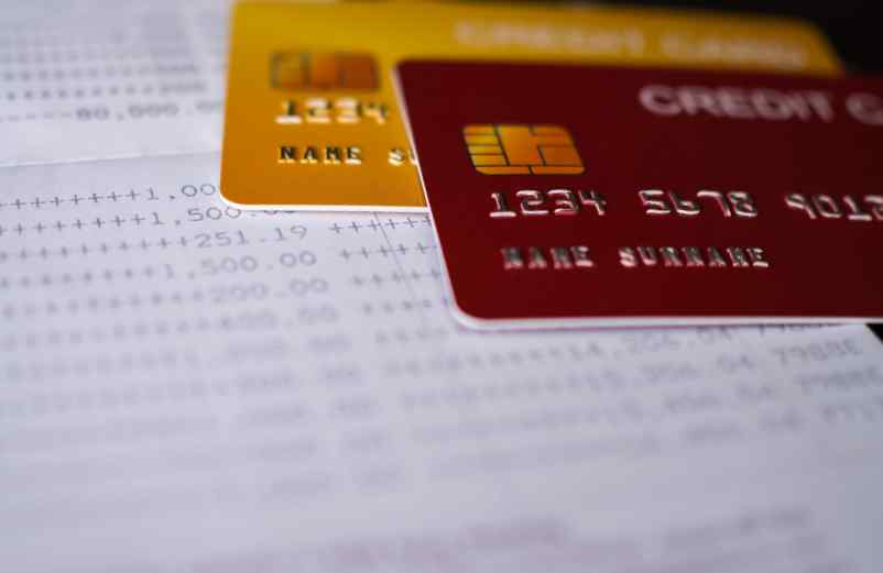 De nombreuses cartes de crédit offrent des programmes de récompenses